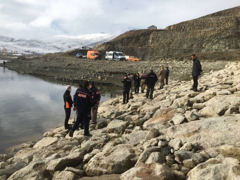 Dalgıçlar, Demirözü Barajında kayıp kişiyi aradı
