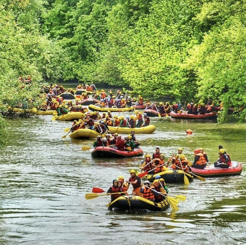 Rafting severler Melen çayını doldurdu
