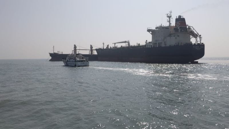 Hindistan’daki Kuç Körfezi’nde iki gemi çarpıştı
