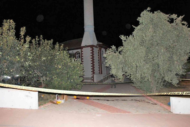 Camide kanlıları tarafından öldürülen kişinin katilleri yakalandı
