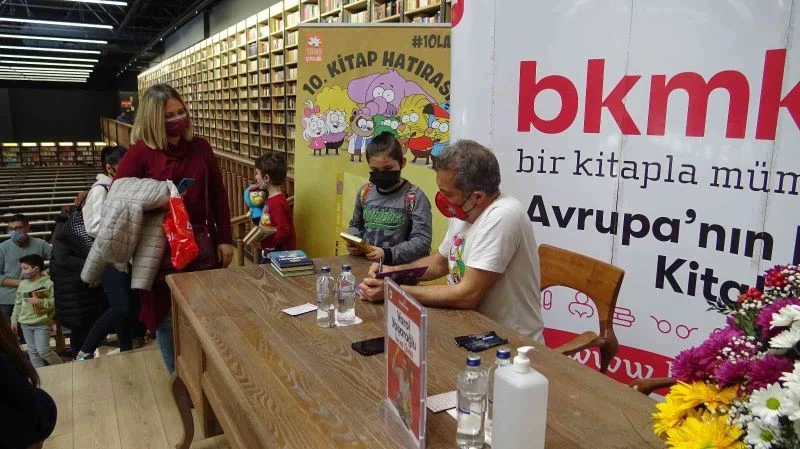 Çocukların,  ‘Kral Şakir’ sevgisi uzun kuyruklar oluşturdu
