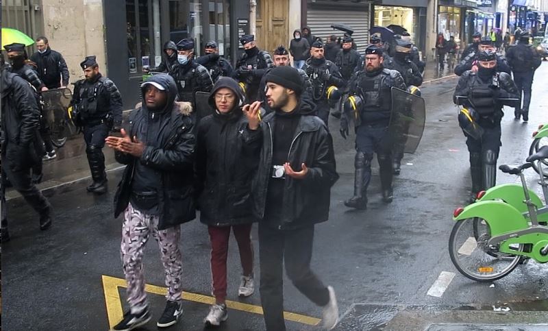 Paris’te faşizm ve İslamofobi karşıtı yürüyüş düzenlendi
