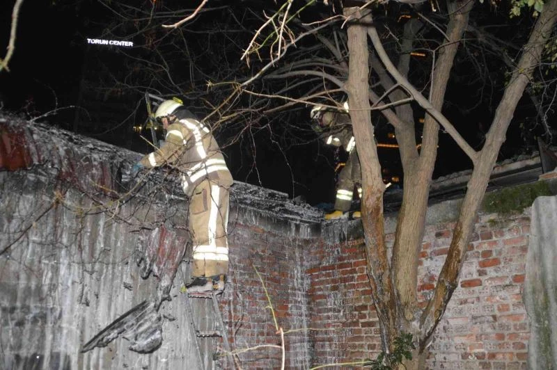 Şişli’de metruk kulübede yangın çıktı
