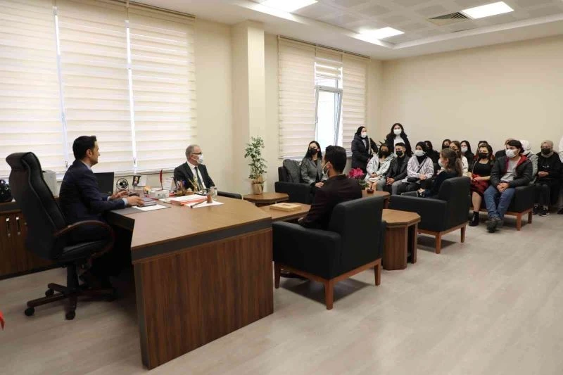 Bartın Üniversitesi Adalet Programı öğrencileri yeni Adalet Sarayını gezdi
