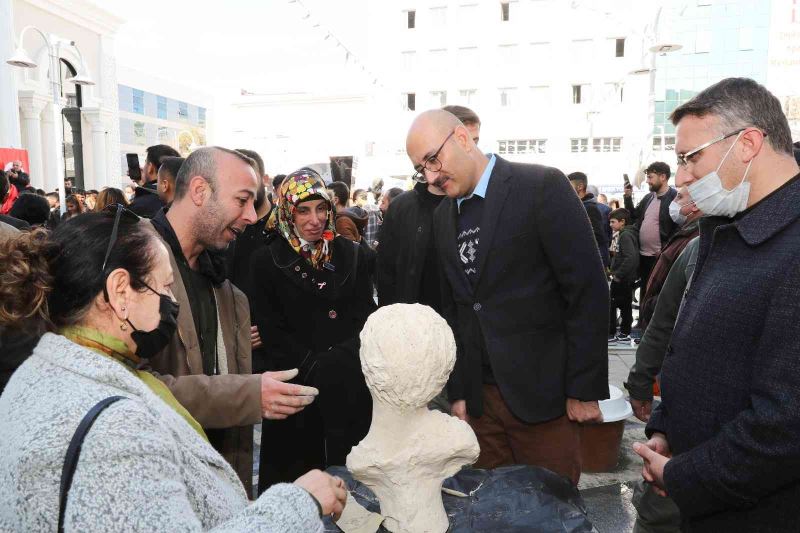 İranlı turistlerden heykel sanatına büyük ilgi
