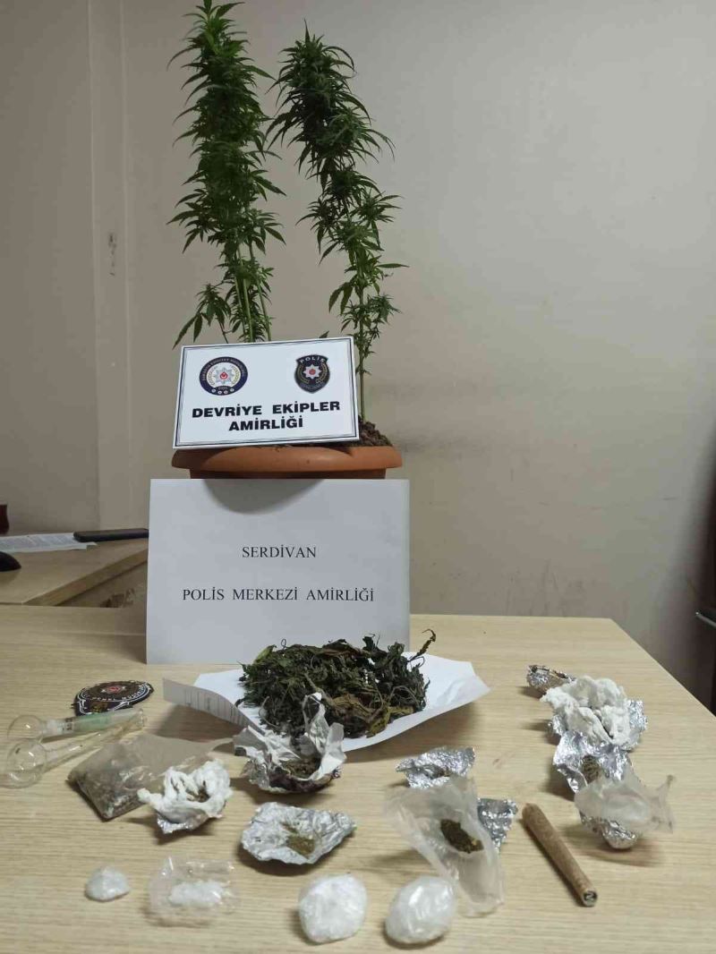 Sakarya’da uyuşturucu operasyonu: 5 gözaltı
