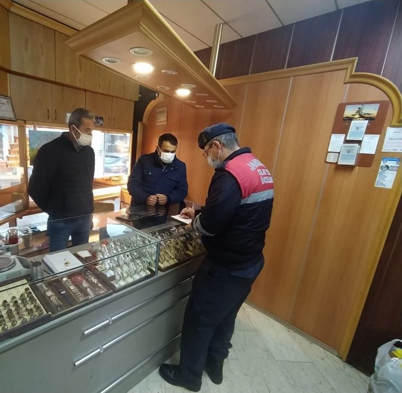 Çaldığı altınları kuyumcuya satmaya çalışan kişi yakalandı
