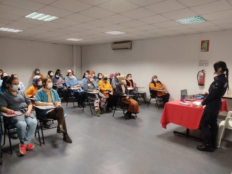 Fabrika işçisi kadınlara KADES uygulamasını tanıttılar
