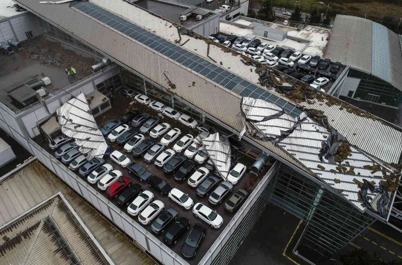 İstanbul’da şiddetli lodosun verdiği zarar drone ile görüntülendi
