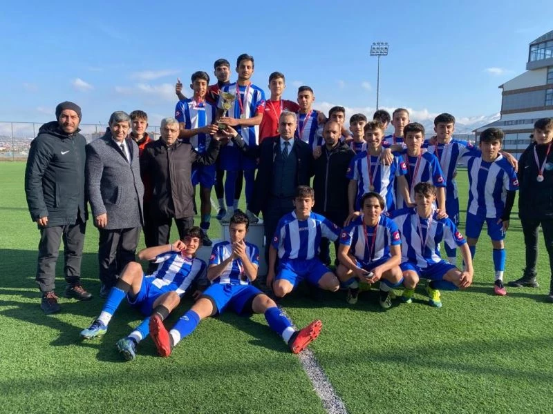 Liseli Gençler Futbol İl Birinciliği finalinde şampiyon Reşit Karabacak Spor Lisesi oldu
