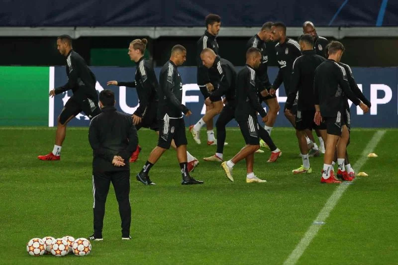 UEFA Şampiyonlar Ligi: Sporting: 3 - Beşiktaş: 0 (İlk yarı)
