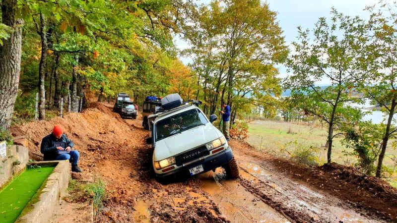 (Özel) Sonbaharda Kazdağları off road meraklılarının uğrak noktası oldu
