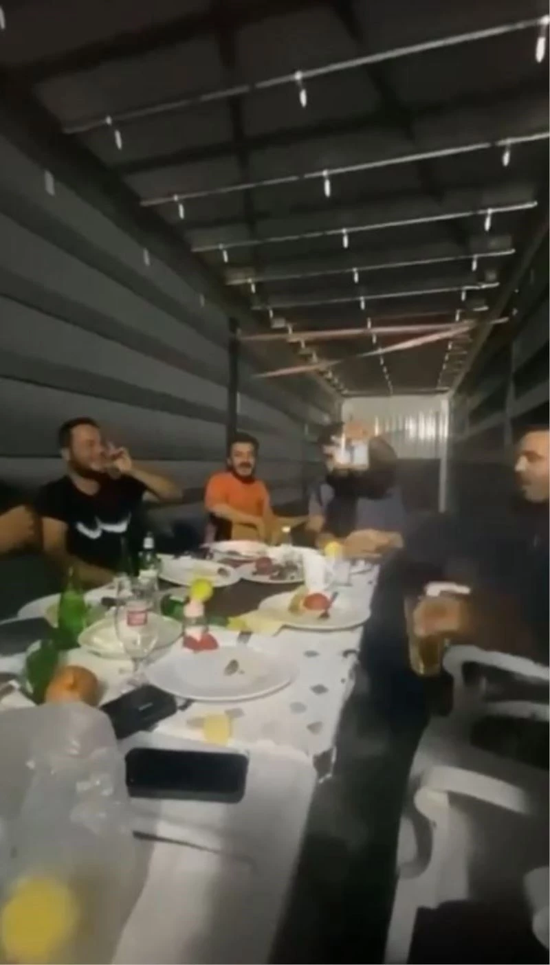 Tır dorsesindeki çilingir sofralı alem, sürücüleri şaşkına çevirdi
