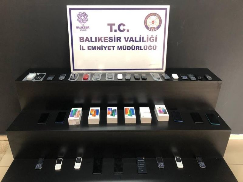 Balıkesir’de polis kaçak telefona ’sinyal’ çaktı
