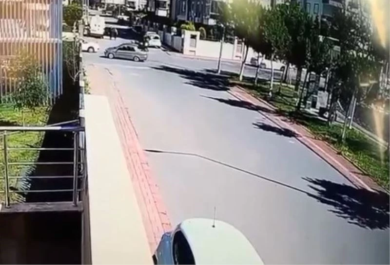 (Düzeltme) Antalya’da otomobil ile çarpışıp takla atanların polis değil vatandaş olduğu anlaşıldı
