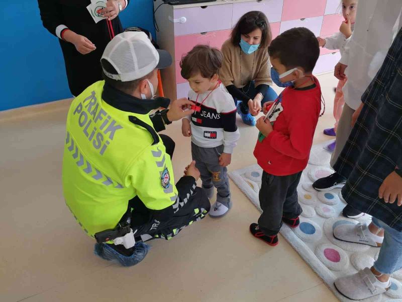 Öğrencilere ‘Trafik Kuralları ve Güvenliği’ konulu eğitim semineri
