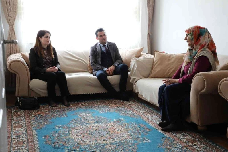 Kaymakam Beşikçi kapı kapı dolaşıp vatandaşı dinledi
