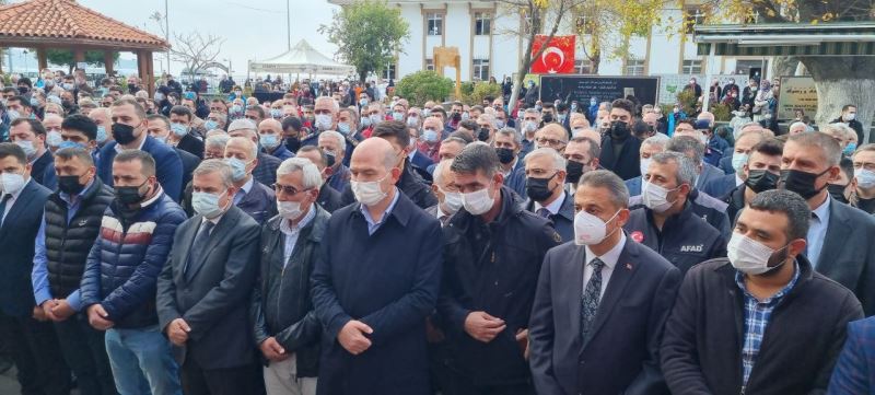 Bakan Soylu, Ayancık’ta sel kayıplarının gıyabi cenaze namazına katıldı
