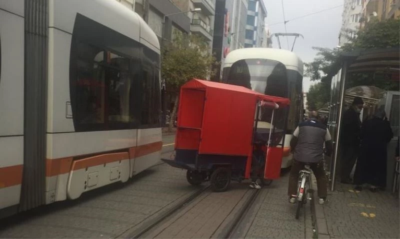 Yaya yollarını işgal eden moto kurye ve motosikletlere tepki
