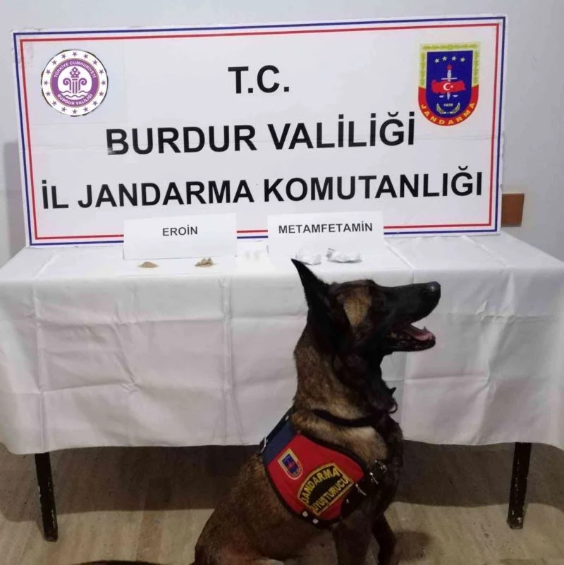 Burdur’da yol kontrol noktasında durdurulan araçta uyuşturucu maddeler ele geçirildi
