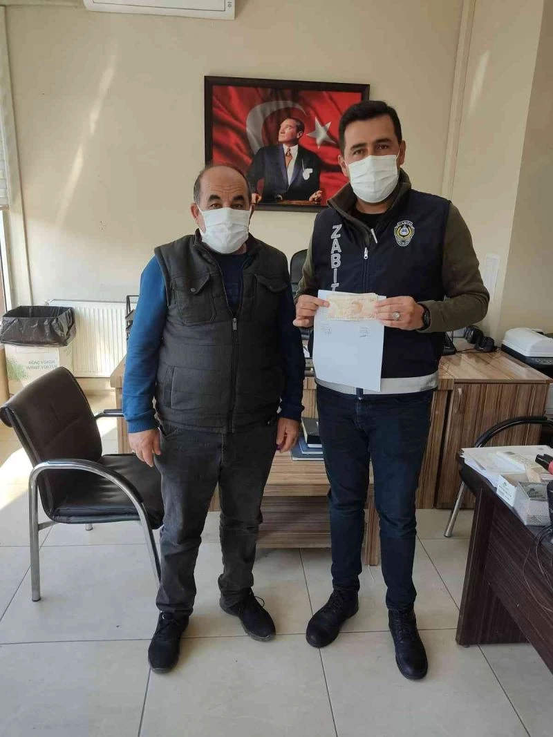 Ev kirası parasını düşürdü, zabıta ekipleri teslim etti
