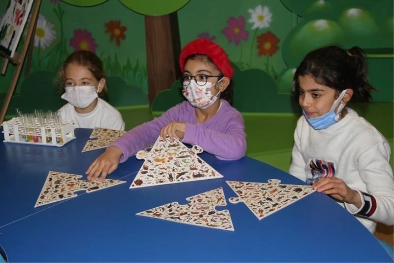 Elazığ’da bir köyde bilim ve hobi evi oluşturuldu, içerisi bilimsel materyaller ile donatıldı
