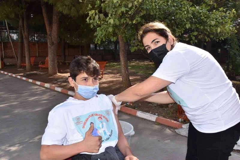 Aşılama çalışmalarında Sağlık Müdürlüğü ile Milli Eğitim Müdürlüğü işbirliğine gitti
