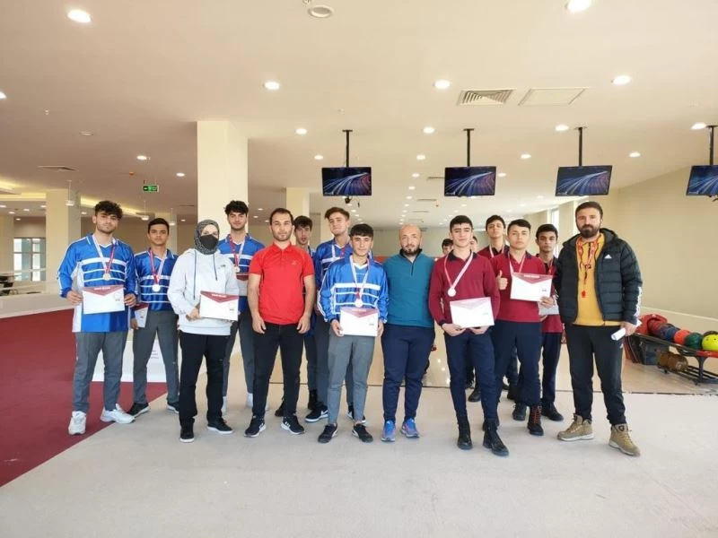 Bayburt Üniversitesi ‘Genç Erkekler Bowling’ müsabakalarına ev sahipliği yaptı
