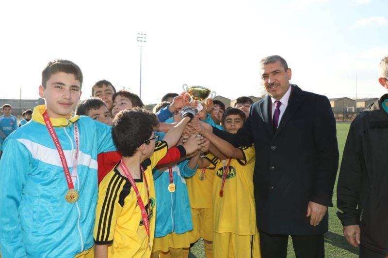 Sivas’ta düzenlenen Okullar Arası Futbol turnuvası sona erdi
