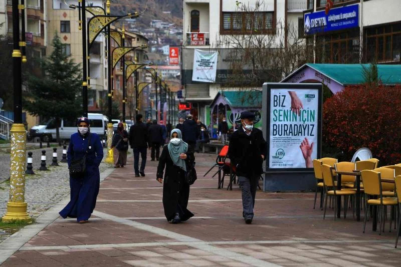 Vakaların en çok arttığı üçüncü şehir olan Gümüşhane’de maske, mesafe ve temizlik uyarısı
