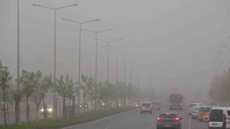 Diyarbakır’da sisten göz gözü görmüyor
