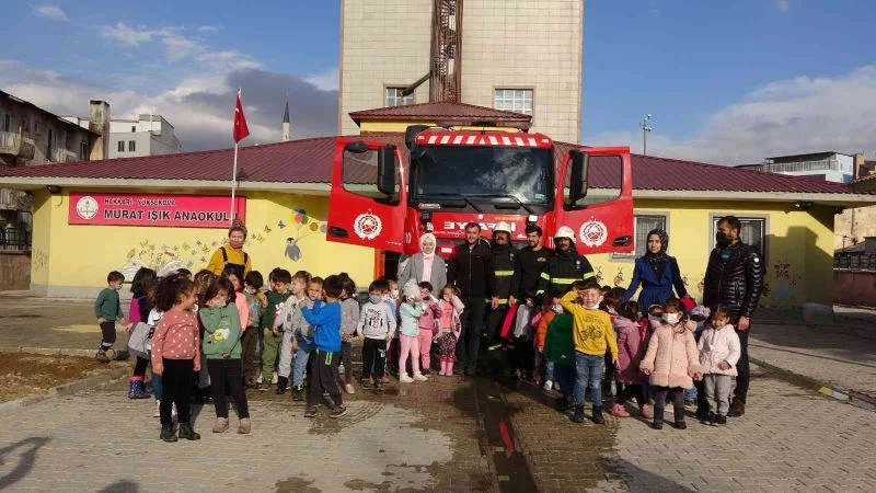 Yüksekovalı minikler itfaiye erleriyle tanıştı
