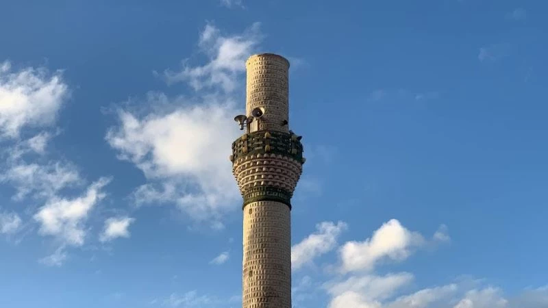 Şiddetli fırtına cami minaresini yıktı
