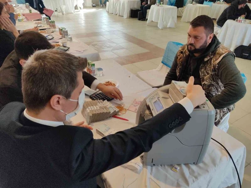 İhalede paralar çuvalla taşındı
