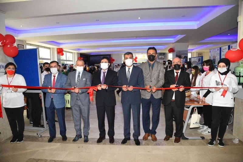 Ahmet Yesevi İmam Hatip Lisesi TÜBİTAK Bilim Fuarı açıldı
