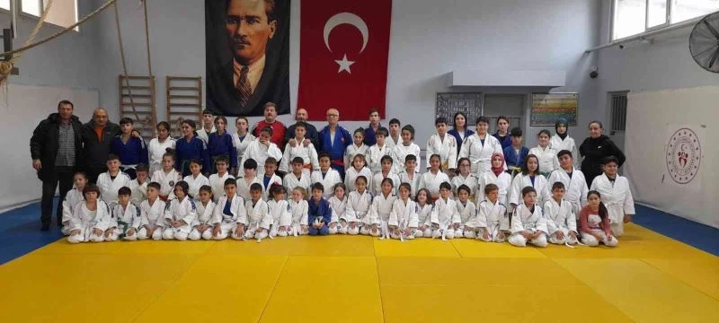 Yunusemreli judocular bir üst kuşağa terfi etti
