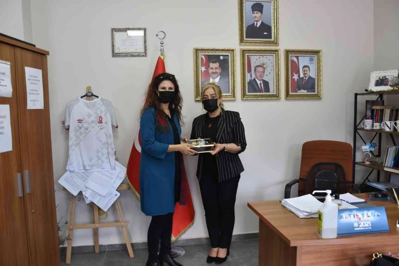 Mehtap Yılmaz kadın muhtarları ziyaret ediyor
