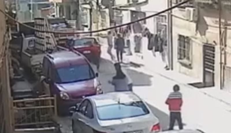 (Özel) İstanbul’da dehşet anları kamerada: Husumetli olduğu iki kardeşi pompalıyla vurdu
