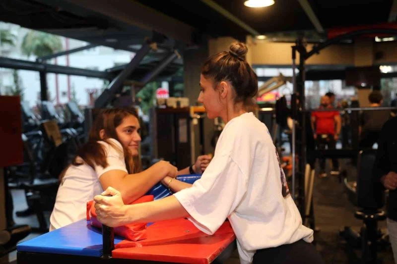 Mersinli kadın sporcu, bileğinin gücüne güveniyor
