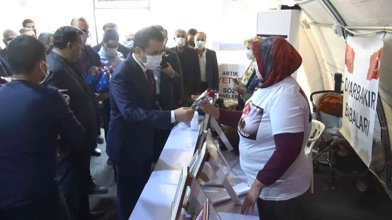 Kocaköy Kaymakamı Kasman, evlat nöbetindeki ailelerle bir araya geldi
