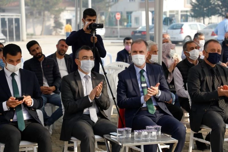 Alanyurt semt sahası törenle açıldı
