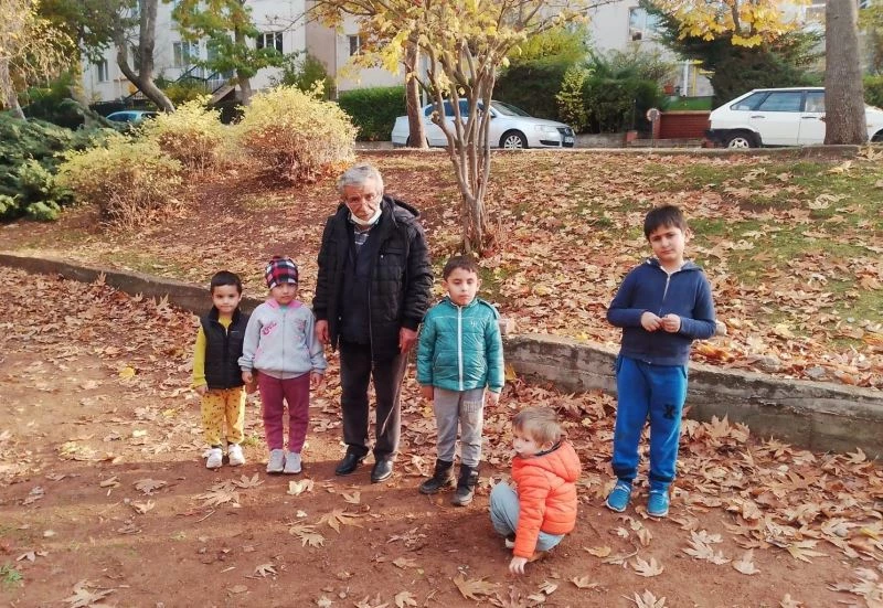 Pastırma yazı dede ve torunları parklara döktü
