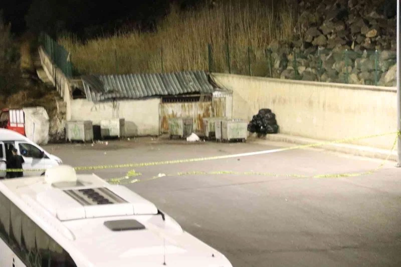 Otogardaki çöp konteynerinden el bombası çıktı
