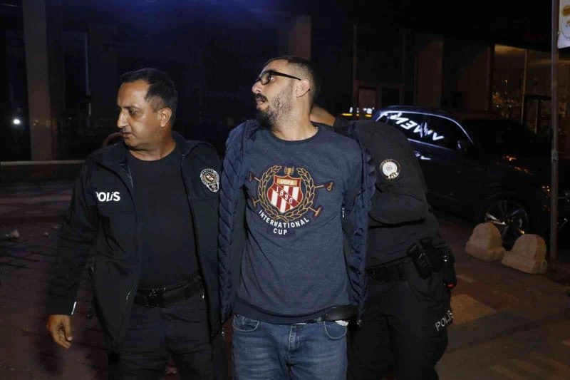 Önce polise çarptı sonra kendisini kovalayan polis otosuna çarptı, yaya olarak kaçarken yakalandı
