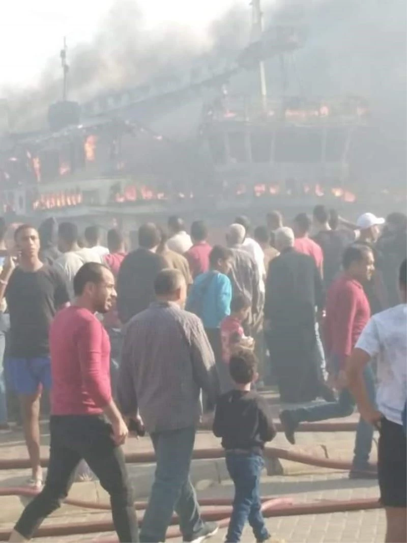 Nil Nehri’nin gözde gemisi alev alev yandı
