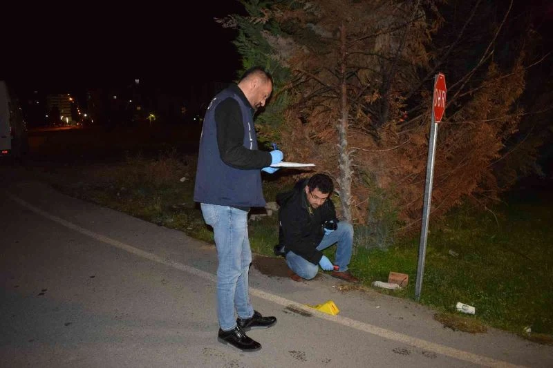 Otoparkta tartıştığı kişiler tarafından ayağında vuruldu
