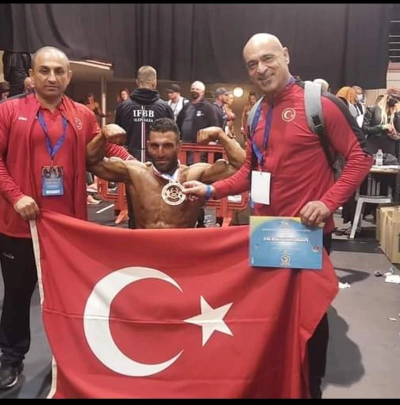 Ömer Çeçen Dünya dördüncüsü oldu
