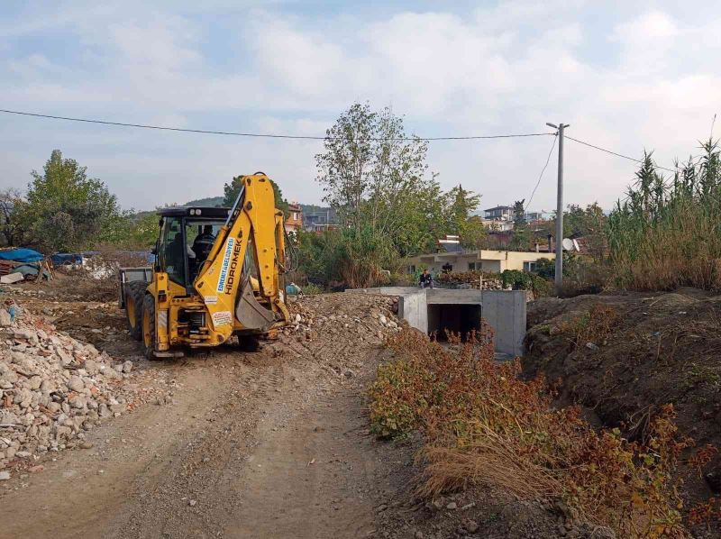 Edremit Belediyesi merkez-kırsal ayrımı yapmadan çalışıyor
