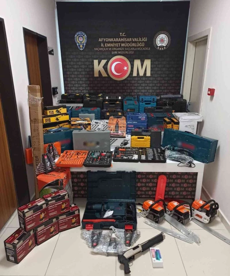 Polis baskın yaptığı yerde nereye elini attıysa kaçak makine buldu
