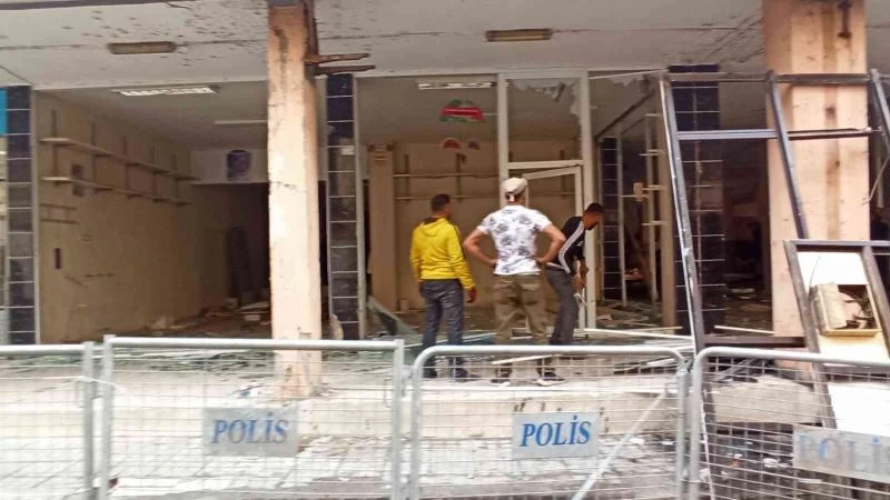 Yıkım başlamadan yağma başladı
